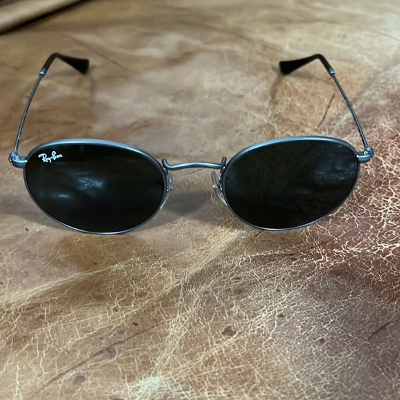 RayBan Round Sunglasses - Picture 2 of 4